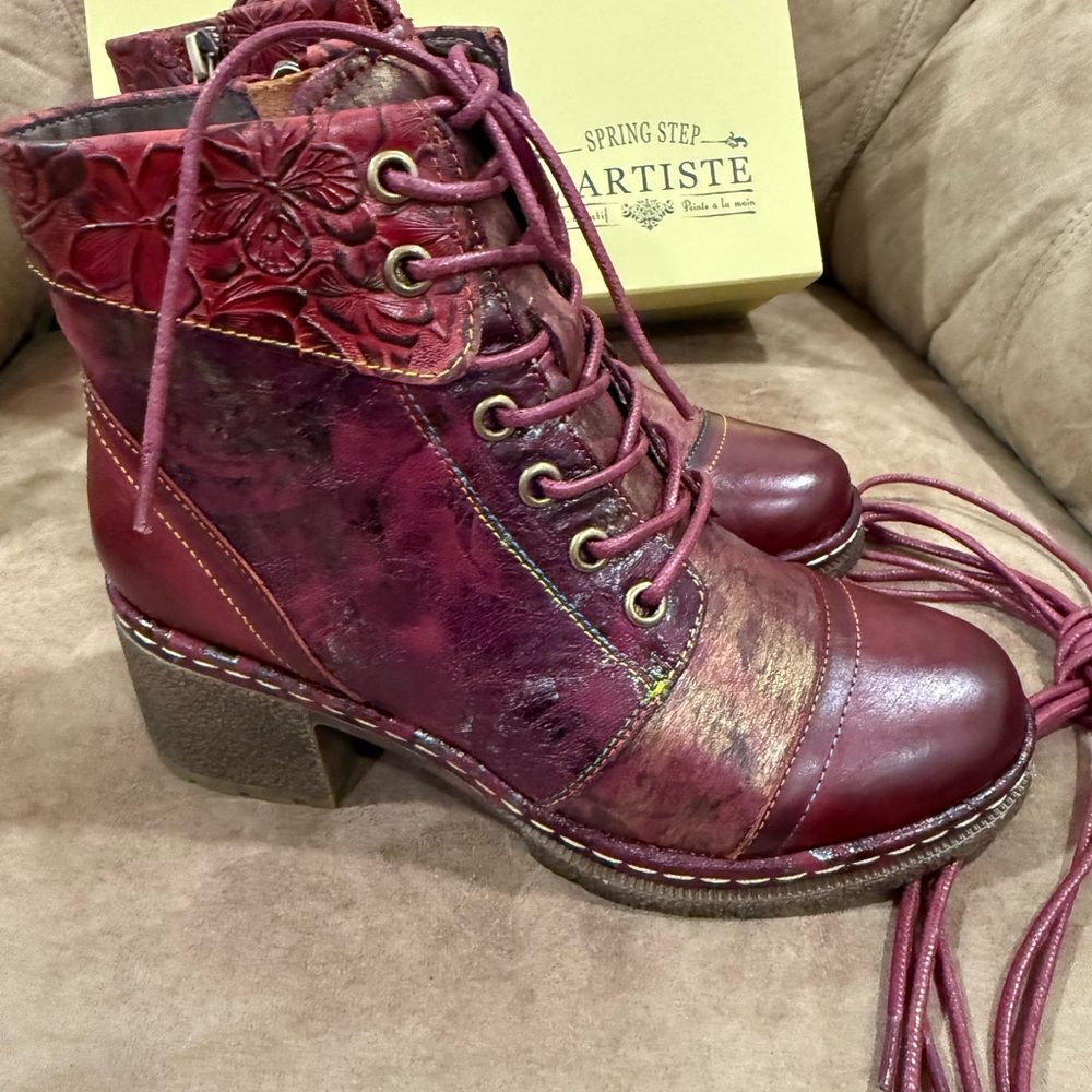 New Spring Step Women's Ankle Boots in Burgundy and Brown size 4.5